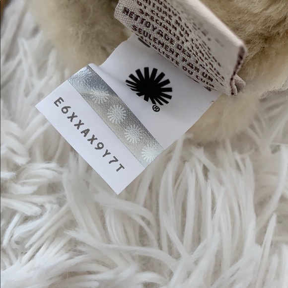 UGG Classic Tasman women’s sheepskin glove - Picture 5 of 5